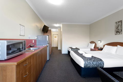 Mackay Resort Motel - Lightning Ridge Tourism 5