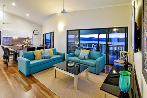 NEWLY BEAUTFULLY RENOVATED 16 The Casuarina 3 Bedroom House With 180 Degree Ocean Views - Lightning Ridge Tourism 6