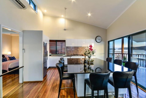 NEWLY BEAUTFULLY RENOVATED 16 The Casuarina 3 Bedroom House With 180 Degree Ocean Views - Lightning Ridge Tourism 5