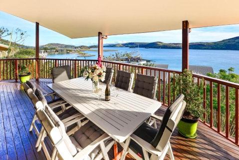 NEWLY BEAUTFULLY RENOVATED 16 The Casuarina 3 Bedroom House With 180 Degree Ocean Views - Lightning Ridge Tourism 2