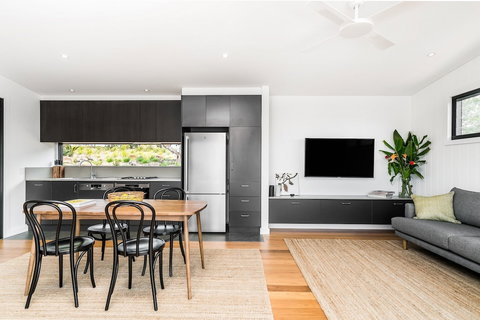 Your Luxury Escape - Carinya Cottages 6 - Lightning Ridge Tourism 2