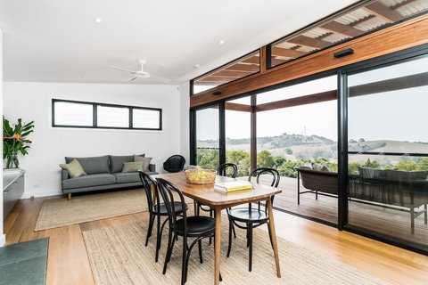 Your Luxury Escape - Carinya Cottages 6 - Lightning Ridge Tourism 4