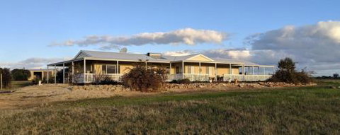 A Better Life Animal Sanctuary FarmStay Private Two Bedrooms Lounge Room & Bathroom & Toilet Shared Kitchen - Lightning Ridge Tourism 3