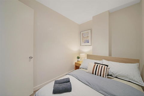 A Comfy & Central 2BR Apt Near Flinders Station - Lightning Ridge Tourism 6