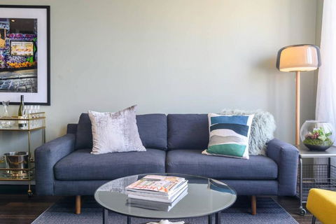 LUCY Stylish City Vibe & Views - Lightning Ridge Tourism 3