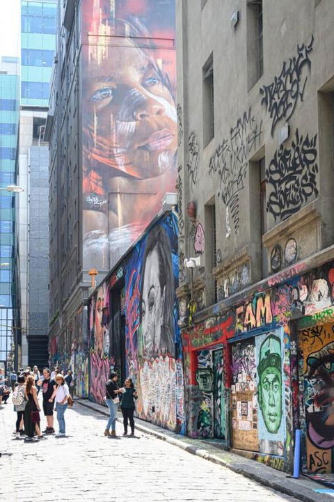 LUCY Stylish City Vibe & Views - Lightning Ridge Tourism 1