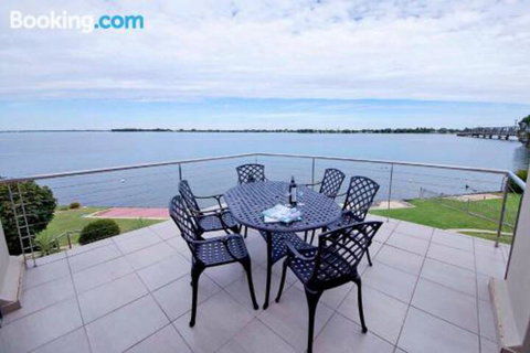 Brookwater Waterfront On Lake Mulwala - Lightning Ridge Tourism 2
