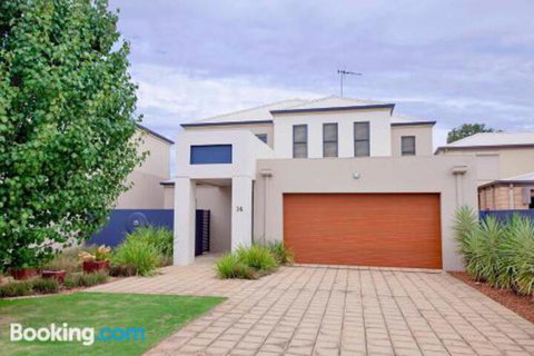 Brookwater Waterfront On Lake Mulwala - Lightning Ridge Tourism 1