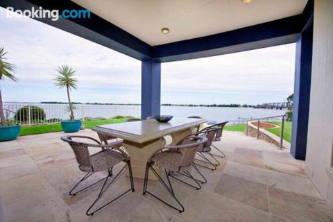 Brookwater Waterfront On Lake Mulwala - Lightning Ridge Tourism 3