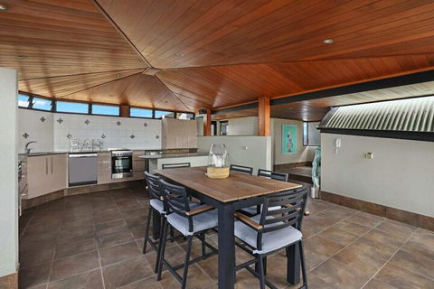 PRTFINO Ultimate Penthouse - Lightning Ridge Tourism 4