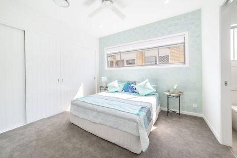GC Private Homes - Waterfront Villas - Lightning Ridge Tourism 6