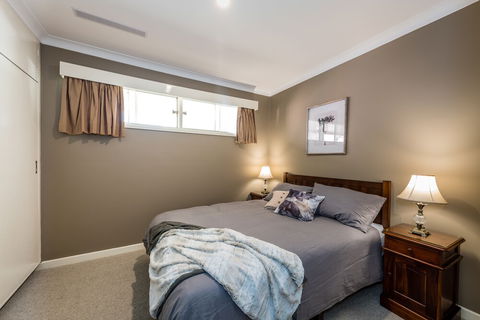 Hedge House- Luxury Space Style Location - Lightning Ridge Tourism 6