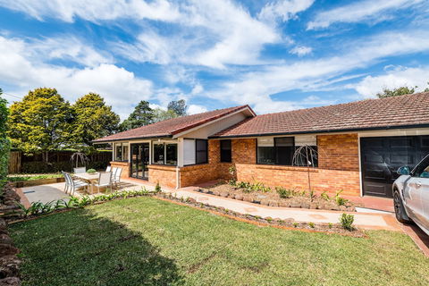 Hedge House- Luxury Space Style Location - Lightning Ridge Tourism 0