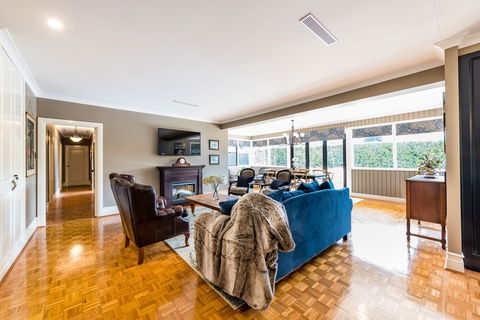 Hedge House- Luxury Space Style Location - Lightning Ridge Tourism 5