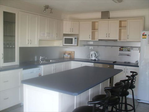 St Helens On The Bay Apartments - Lightning Ridge Tourism 6