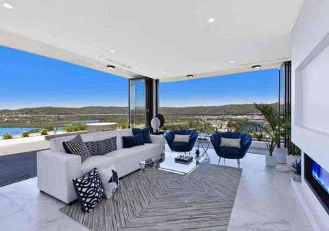 Stylish Penthouse With Views & Jacuzzi - Lightning Ridge Tourism 0