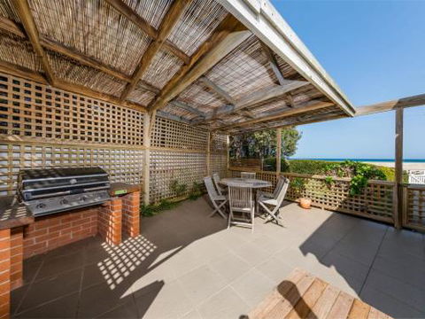 THE BEACH HOUSE Gerroa 4pm Check Out Sundays - Lightning Ridge Tourism 1
