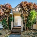 On Chapel - Lightning Ridge Tourism 0