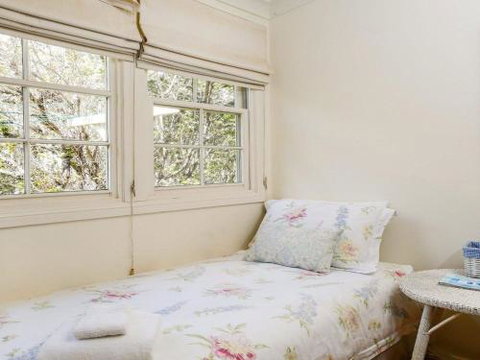 LAVENDER COTTAGE Alpine Southern Highlands 4pm Check Out Sundays - Lightning Ridge Tourism 2