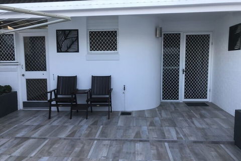 Treat Yourself To Something Special! - Lightning Ridge Tourism 1