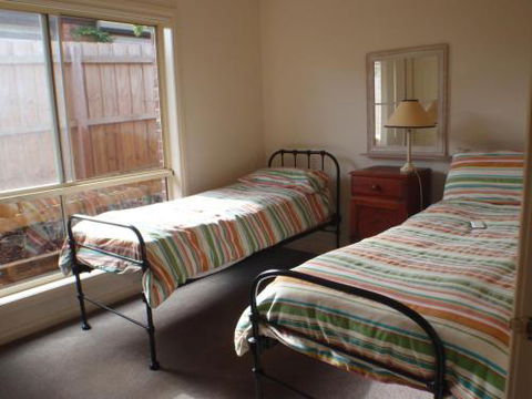 Paradise At The Beach Rosebud - Lightning Ridge Tourism 2