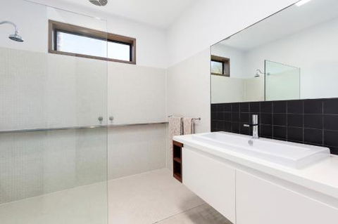 Franklin House - Lightning Ridge Tourism 3