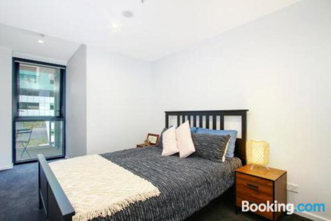 Cozy Homely Apartment CBR Central - Lightning Ridge Tourism 3