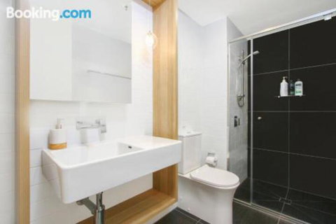 Cozy Homely Apartment CBR Central - Lightning Ridge Tourism 6