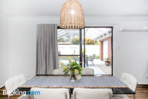 Lake Dreaming 4 Lulworth - Lightning Ridge Tourism 5