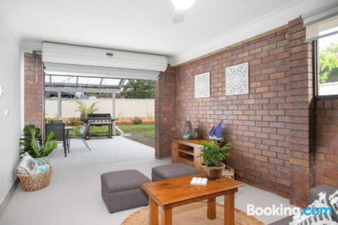 Lake Dreaming 4 Lulworth - Lightning Ridge Tourism 4
