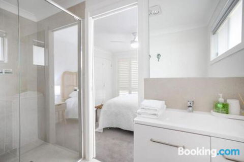 Lake Dreaming 4 Lulworth - Lightning Ridge Tourism 3