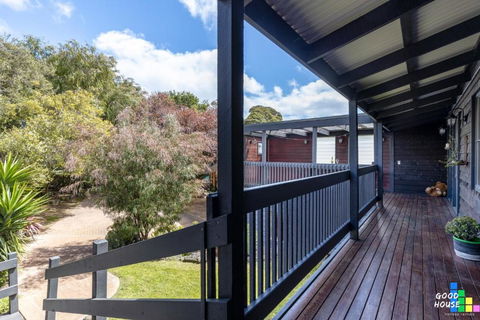 Garden By The Bay - Lightning Ridge Tourism 1