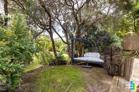 Garden By The Bay - Lightning Ridge Tourism 6