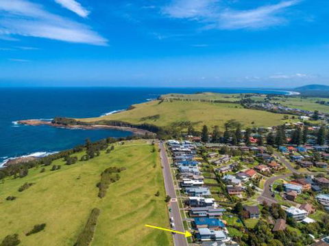 TASMAN DRIVE Gerringong 4pm Check Out Sundays - Lightning Ridge Tourism 1