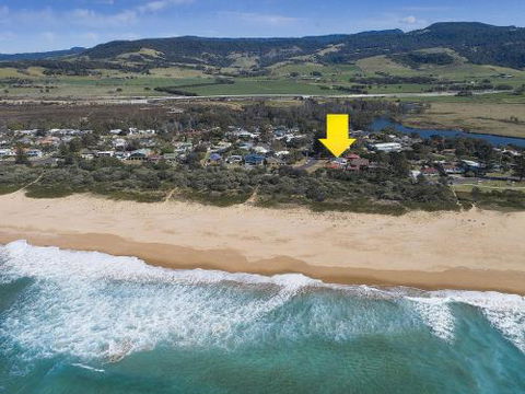 THE PACIFIC Werri Beach Gerringong 4pm Check Out Sunday - Lightning Ridge Tourism 0