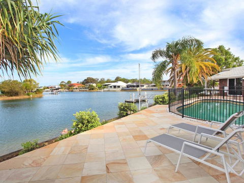 April 19 4 Bedroom Home On Canal With Pool Pontoon Aircon & WiFi! - Lightning Ridge Tourism 3