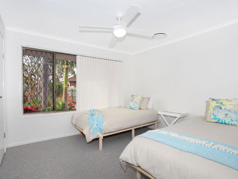 April 19 4 Bedroom Home On Canal With Pool Pontoon Aircon & WiFi! - Lightning Ridge Tourism 2