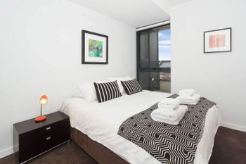 Location Views & Style - Lightning Ridge Tourism 6