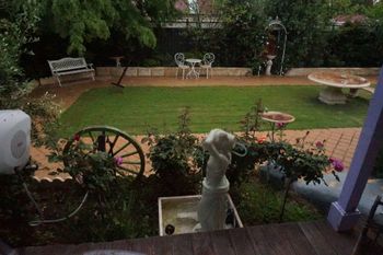 Spooky Hall Motel - Lightning Ridge Tourism 6