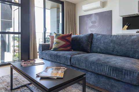 R Hotel Geelong - Lightning Ridge Tourism 5