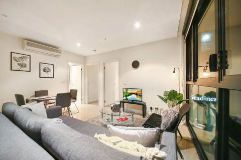 A Cozy 2BR CBD Apartment Near Bourke St. Mall - Lightning Ridge Tourism 2