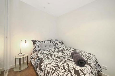 A Cozy 2BR CBD Apartment Near Bourke St. Mall - Lightning Ridge Tourism 1