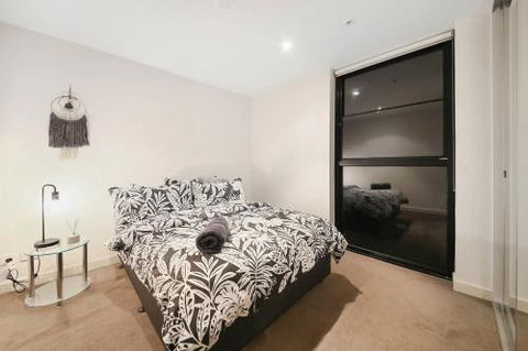 A Cozy 2BR CBD Apartment Near Bourke St. Mall - Lightning Ridge Tourism 3