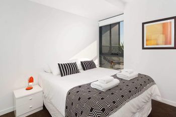 Executive Bay Views St. Kilda - Lightning Ridge Tourism 2