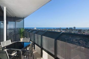 Executive Bay Views St. Kilda - Lightning Ridge Tourism 3