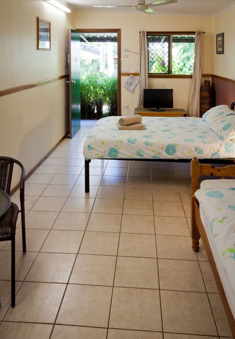 Woolshed Eco Lodge - Lightning Ridge Tourism 4