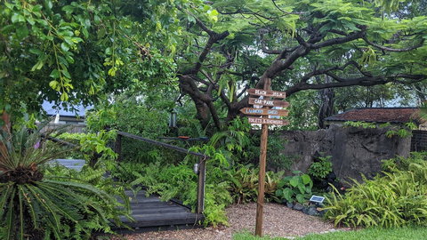 Woolshed Eco Lodge - Lightning Ridge Tourism 0