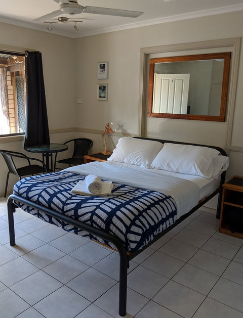 Woolshed Eco Lodge - Lightning Ridge Tourism 2