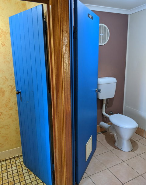 Woolshed Eco Lodge - Lightning Ridge Tourism 6