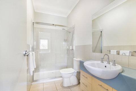 Apartments On Church - Unit 7 - Lightning Ridge Tourism 2